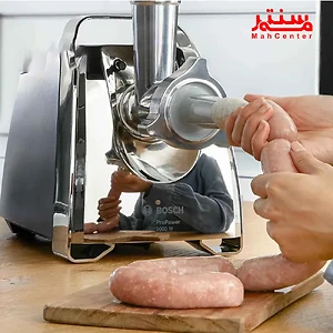 چرخ گوشت بوش ProPower 2000 وات در حال تهیه سوسیس دستی.